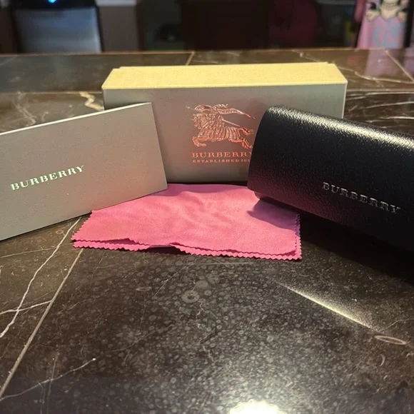 Burberry black lens sunglasses with nova check print on both sides